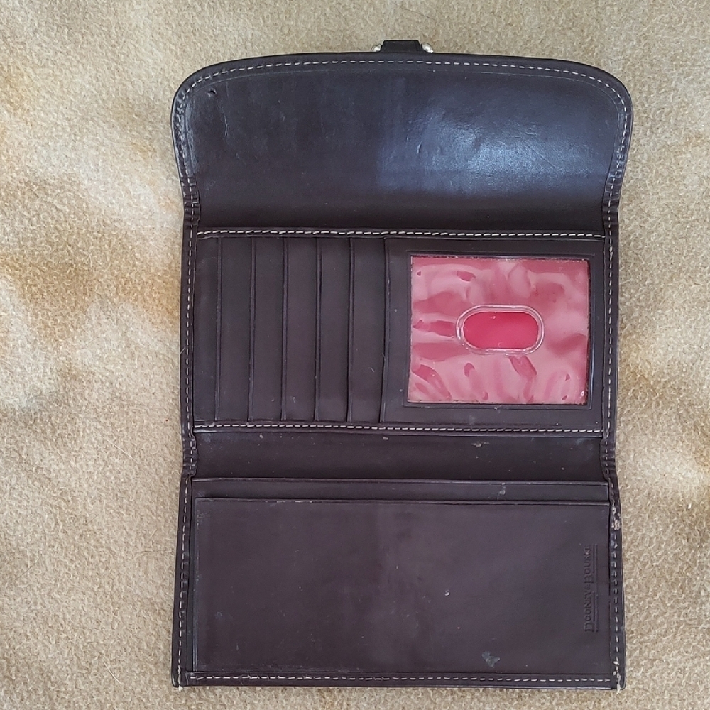 Rare Dooney & Bourke Vintage Brown and Tan Monogram Wallet with Lock Clasp - Picture 4 of 8